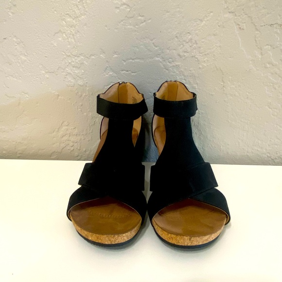 Adrienne Vittadini black wedges - Picture 1 of 3